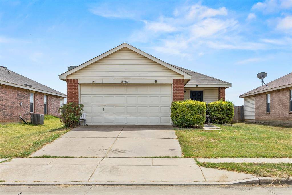 1344 Castle Ridge Road, Fort Worth, TX 76140