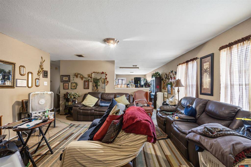 1344 Castle Ridge Road, Fort Worth, TX 76140