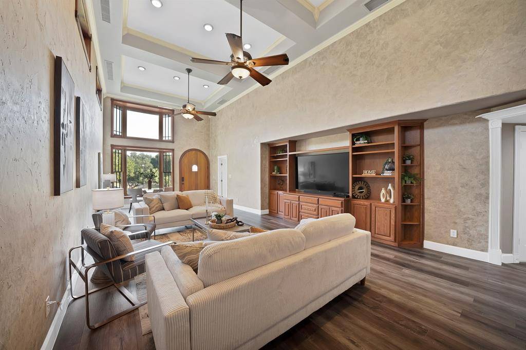 306 E Rochelle Boulevard, Irving, TX 75062