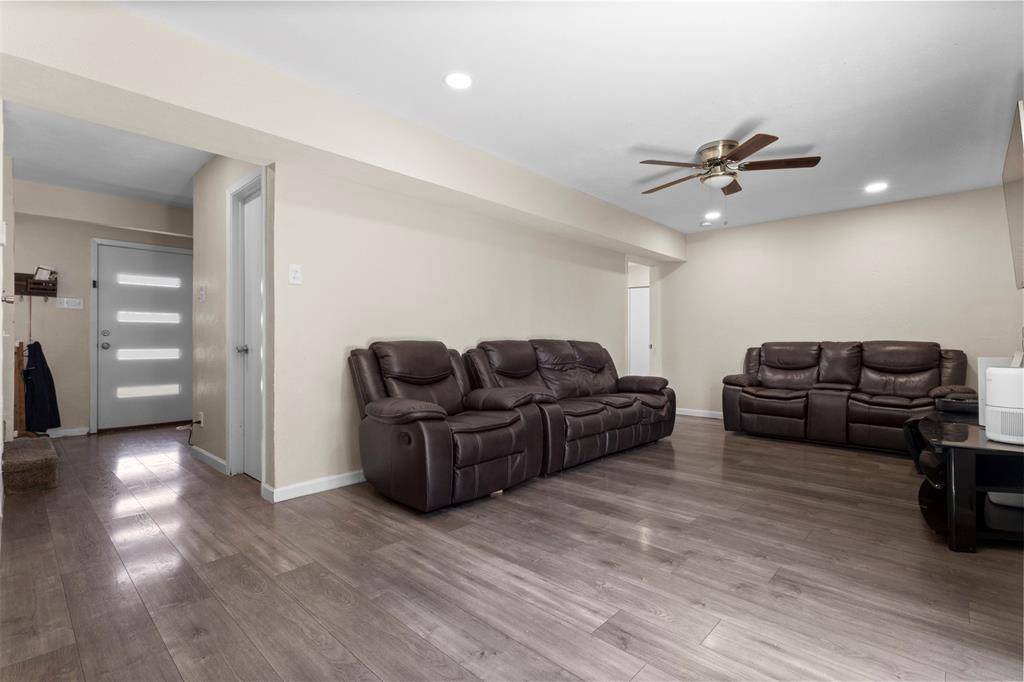1309 Glenwood Street, Grand Prairie, TX 75052