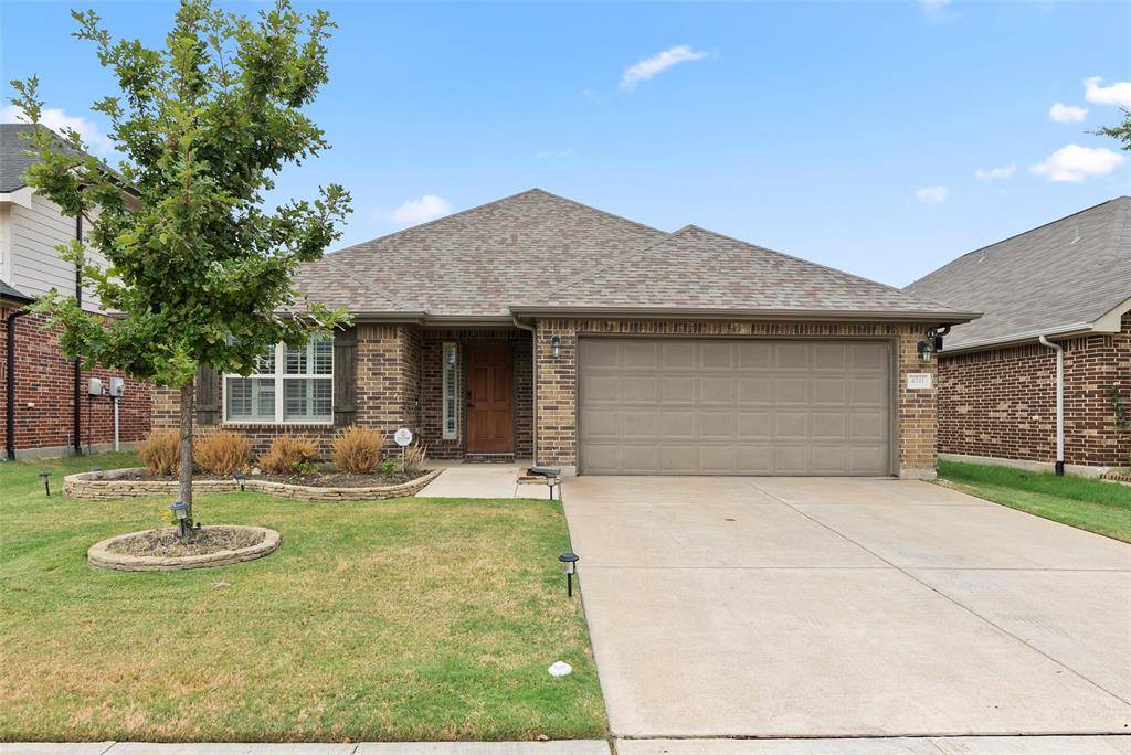 4741 Meadow Green Trail, Fort Worth, TX 76244