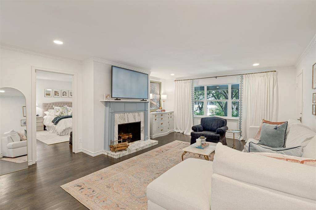 6234 Bandera Avenue #D, Dallas, TX 75225