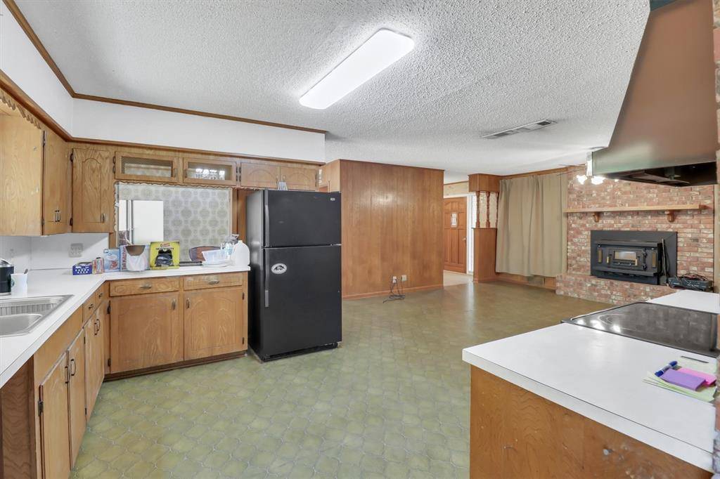 2162 Old Waxahachie Road, Ennis, TX 75119