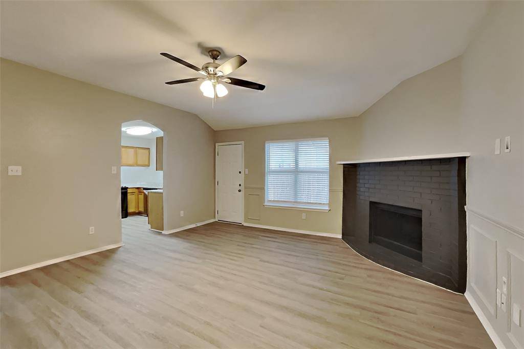 520 Hollyberry Drive, Mansfield, TX 76063