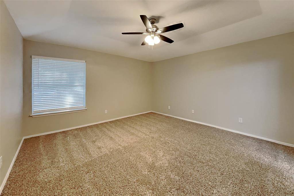 520 Hollyberry Drive, Mansfield, TX 76063