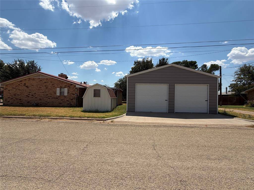1209 Park Street N, Seymour, TX 76380