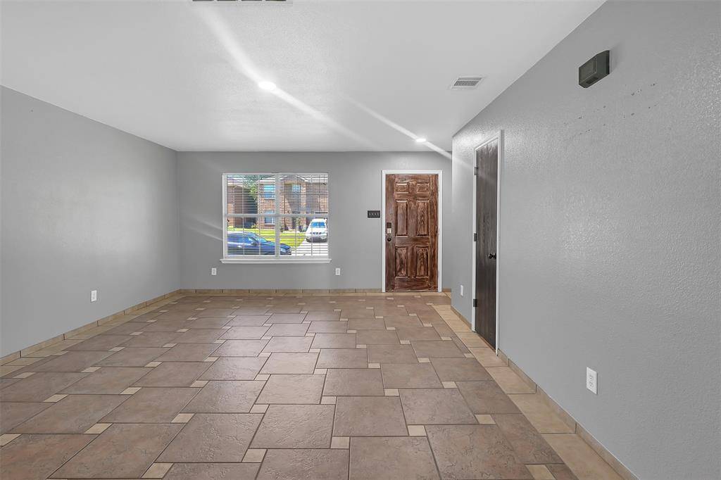 8109 Zephyr Court, Arlington, TX 76002