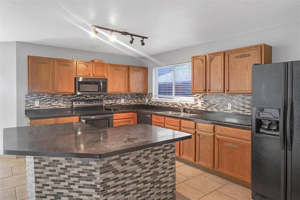 8109 Zephyr Court, Arlington, TX 76002