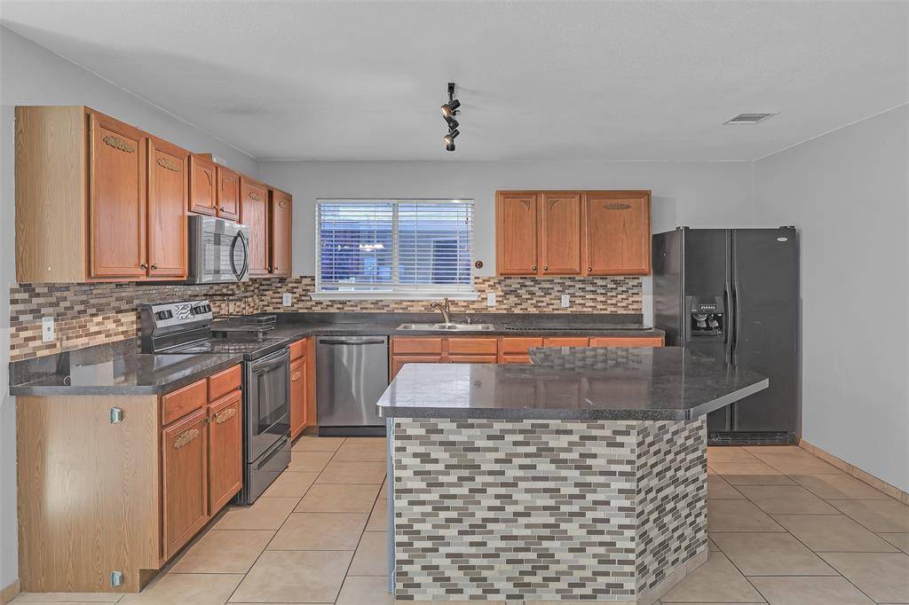 8109 Zephyr Court, Arlington, TX 76002