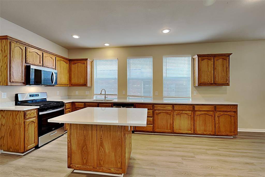 11800 Porcupine Drive, Fort Worth, TX 76244