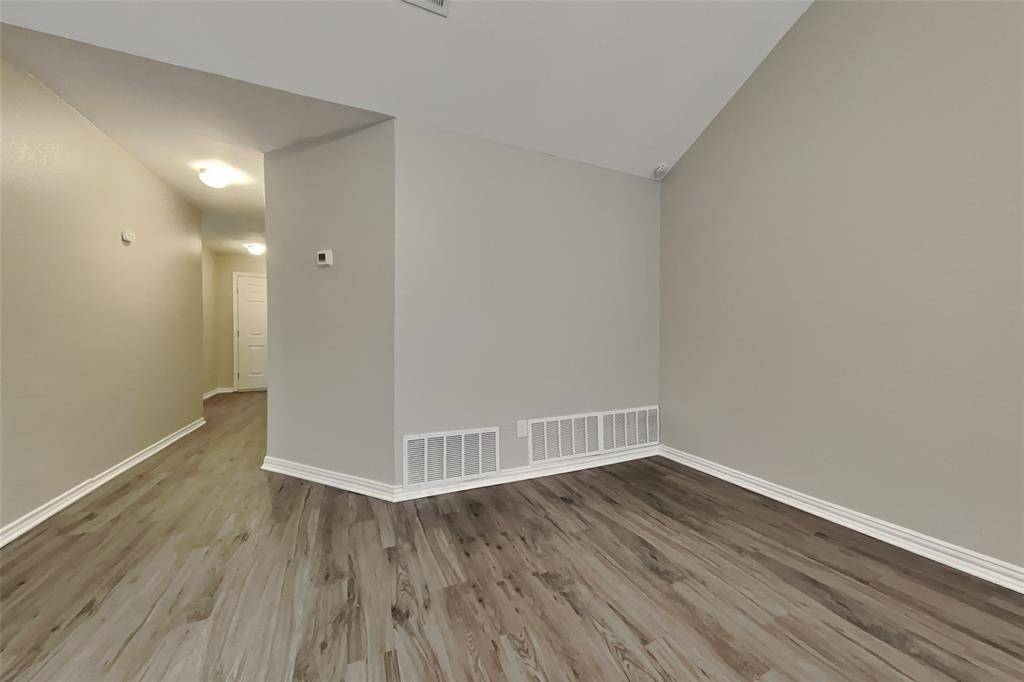 2128 Turf Club Drive, Arlington, TX 76017