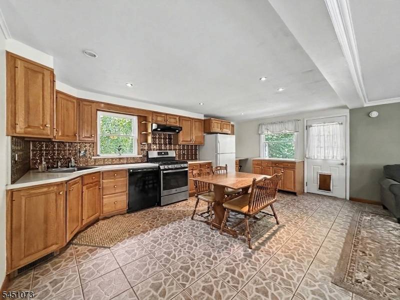 8 Martin Rd, Verona Twp., NJ 07044