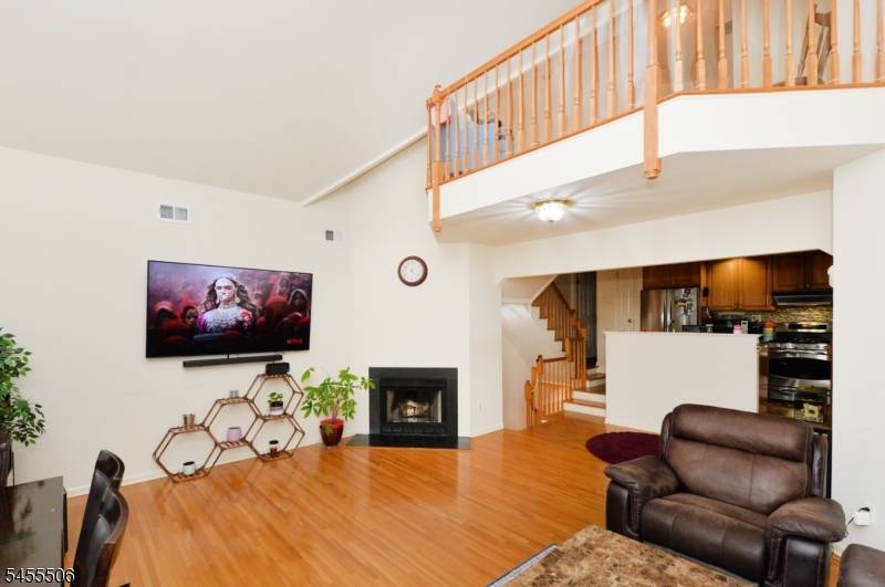 27 Tanager Ct, Wayne Twp., NJ 07470