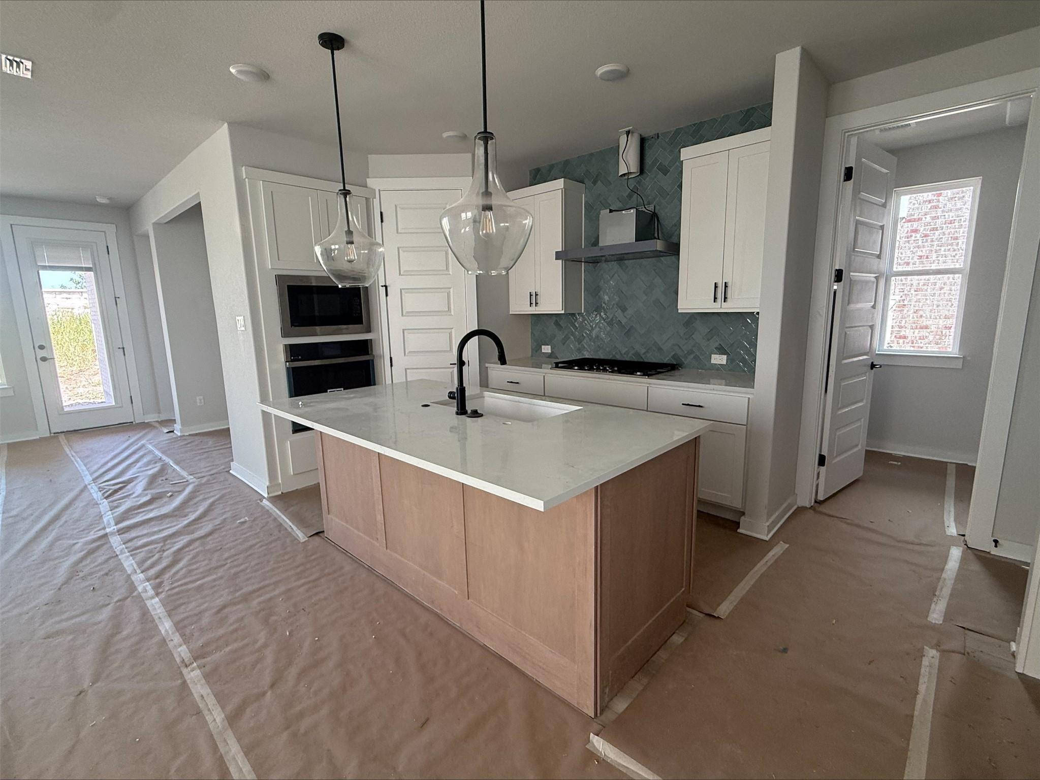 260 Bloomington Loop, Hutto, TX 78634