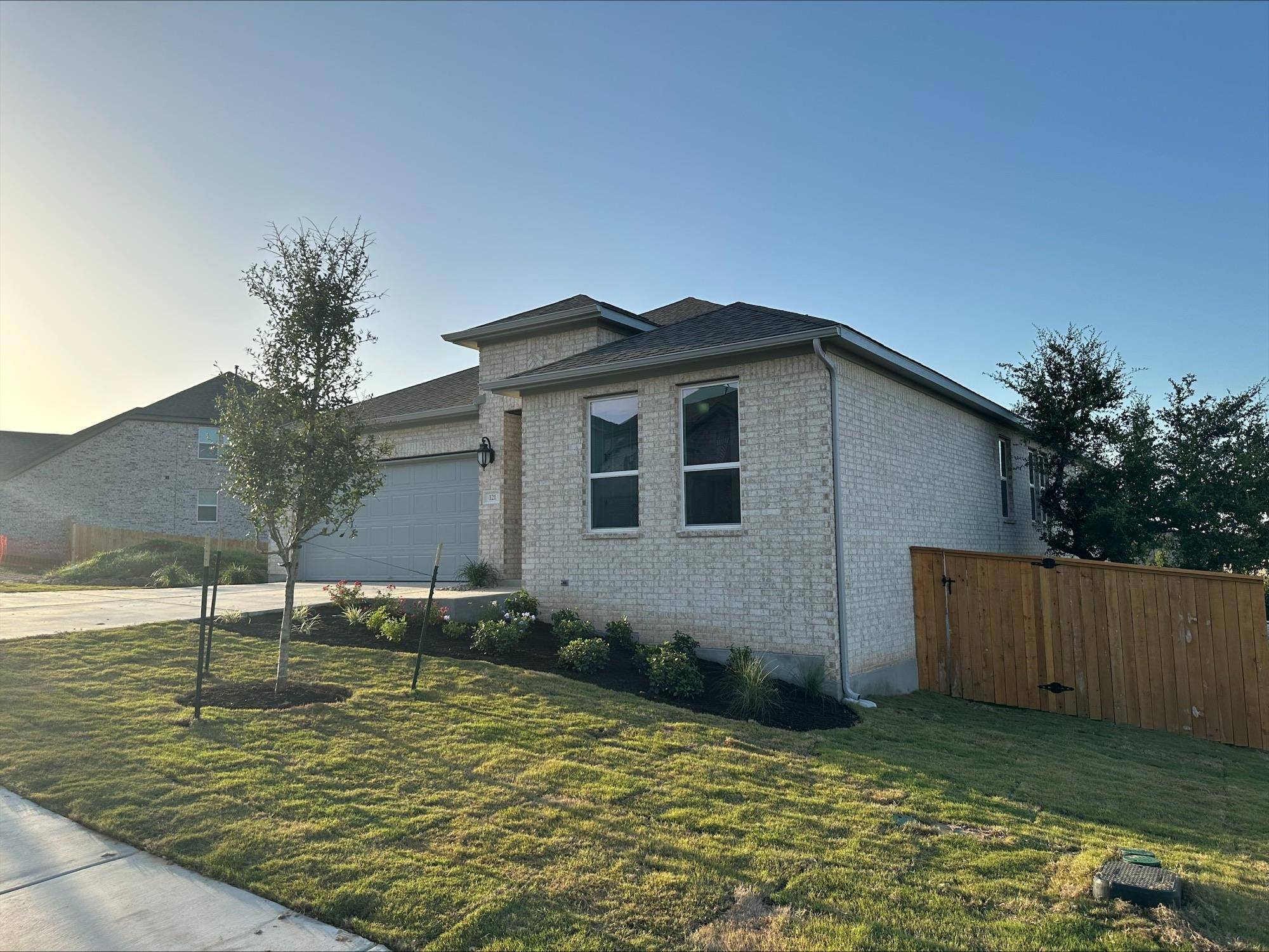 121 Amber Oak LN, Georgetown, TX 78628