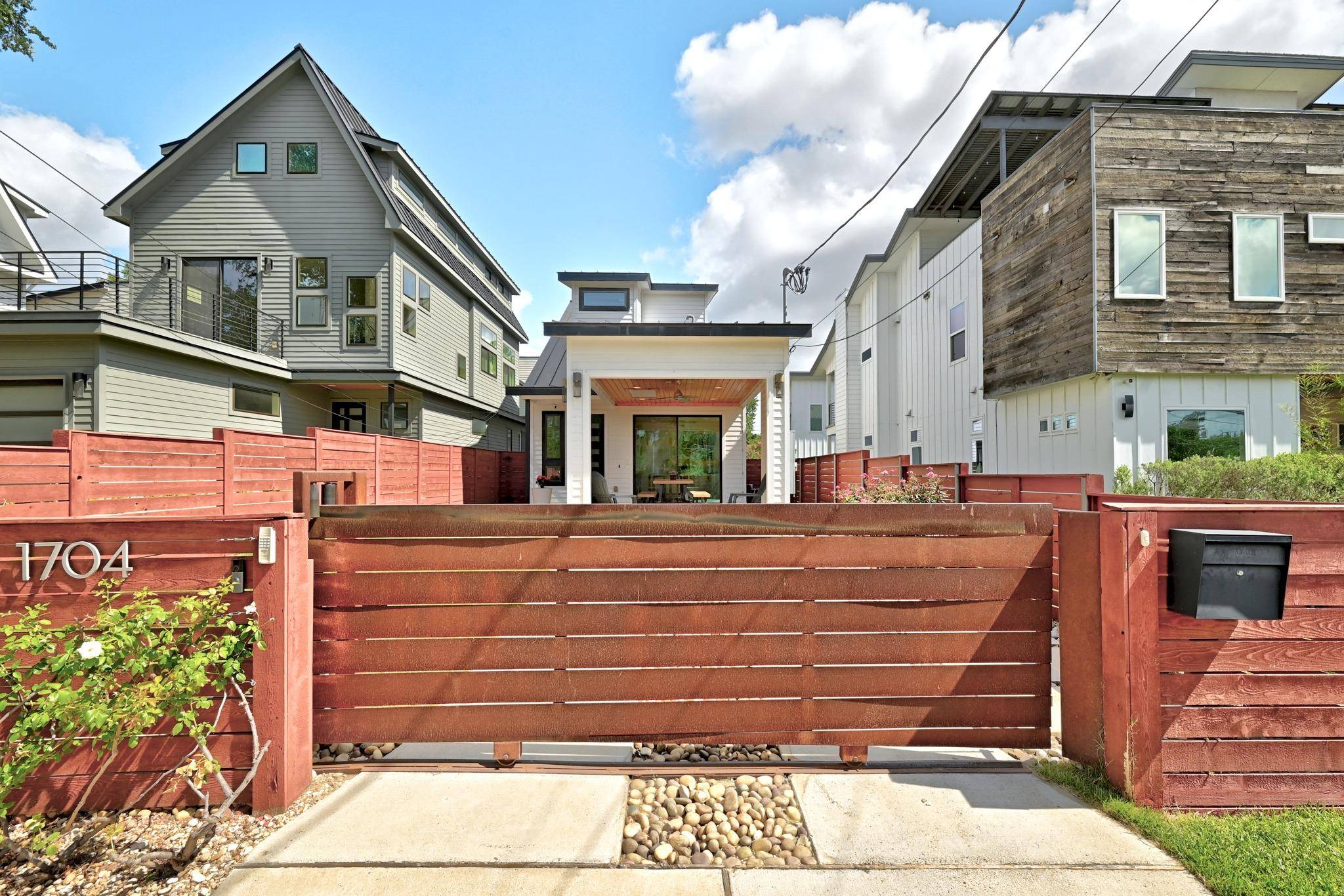 1704 E 13th ST #B, Austin, TX 78702