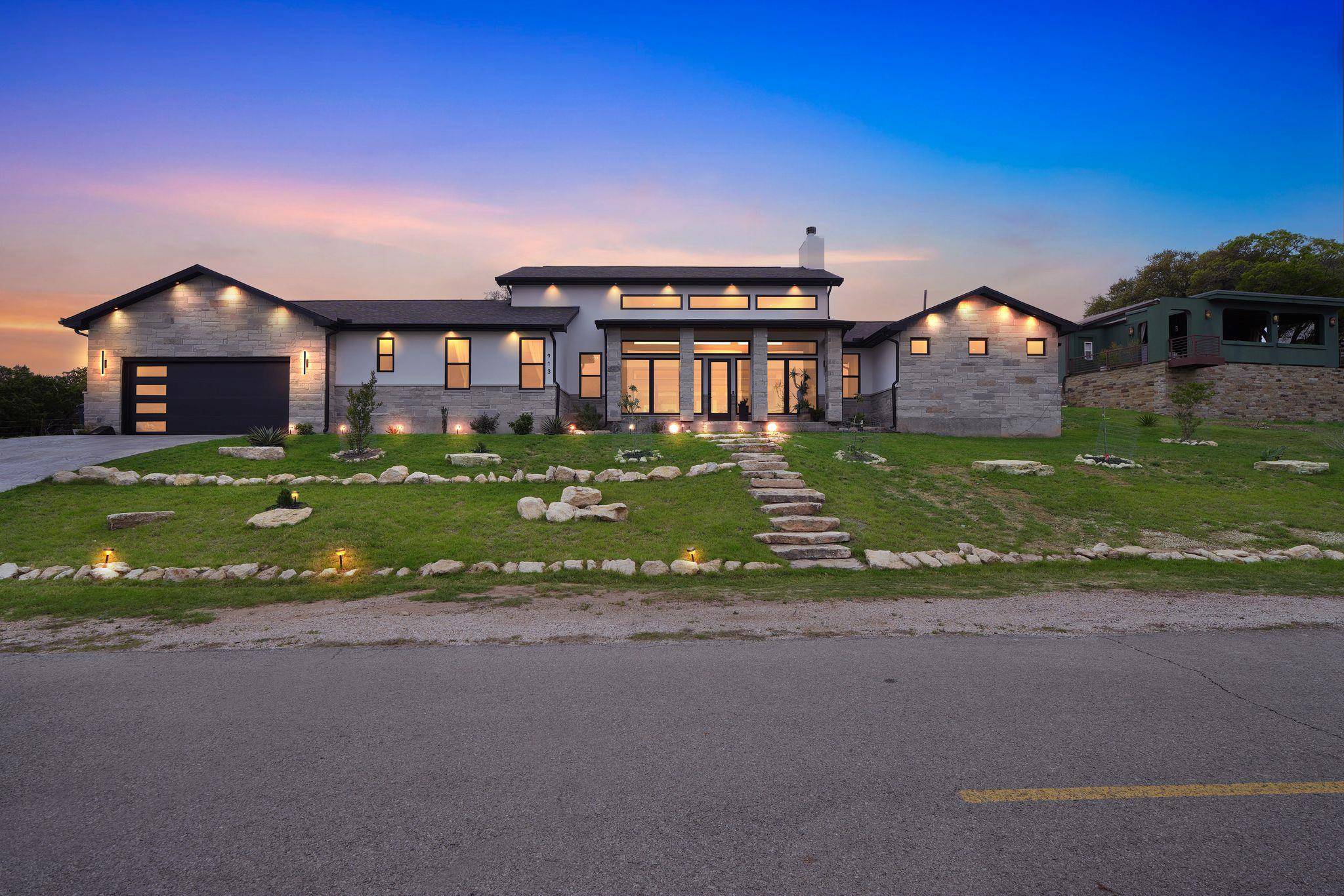 913 Larkhall DR, Spicewood, TX 78669