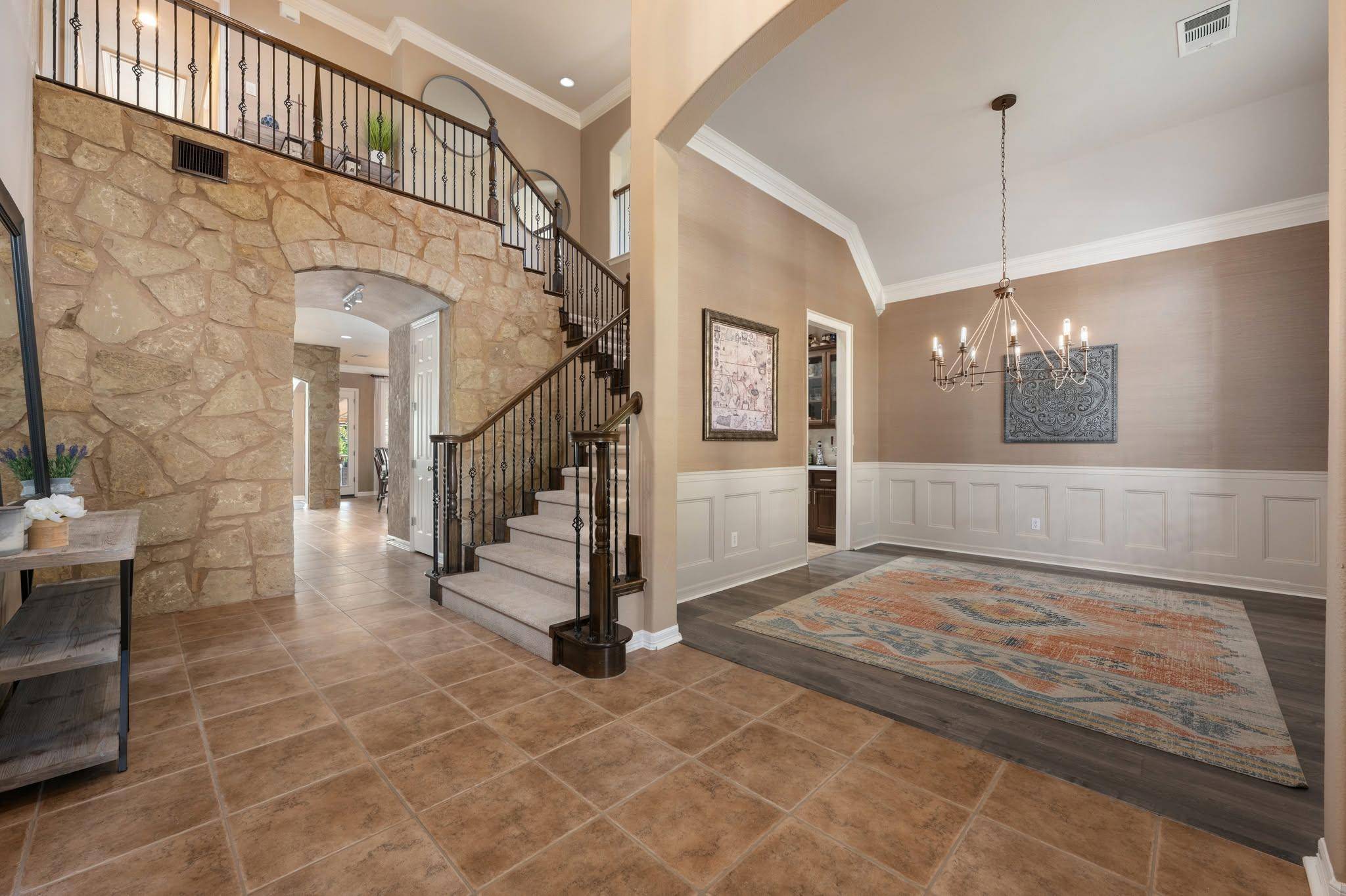 571 Aspen DR, Austin, TX 78737