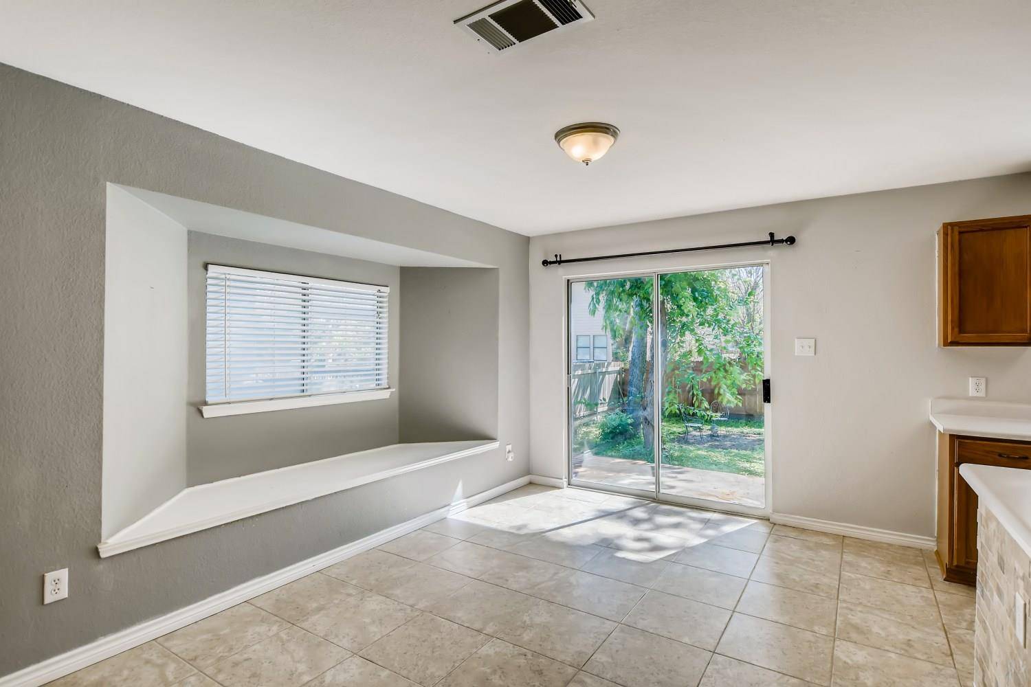 303 Bello DR, Leander, TX 78641