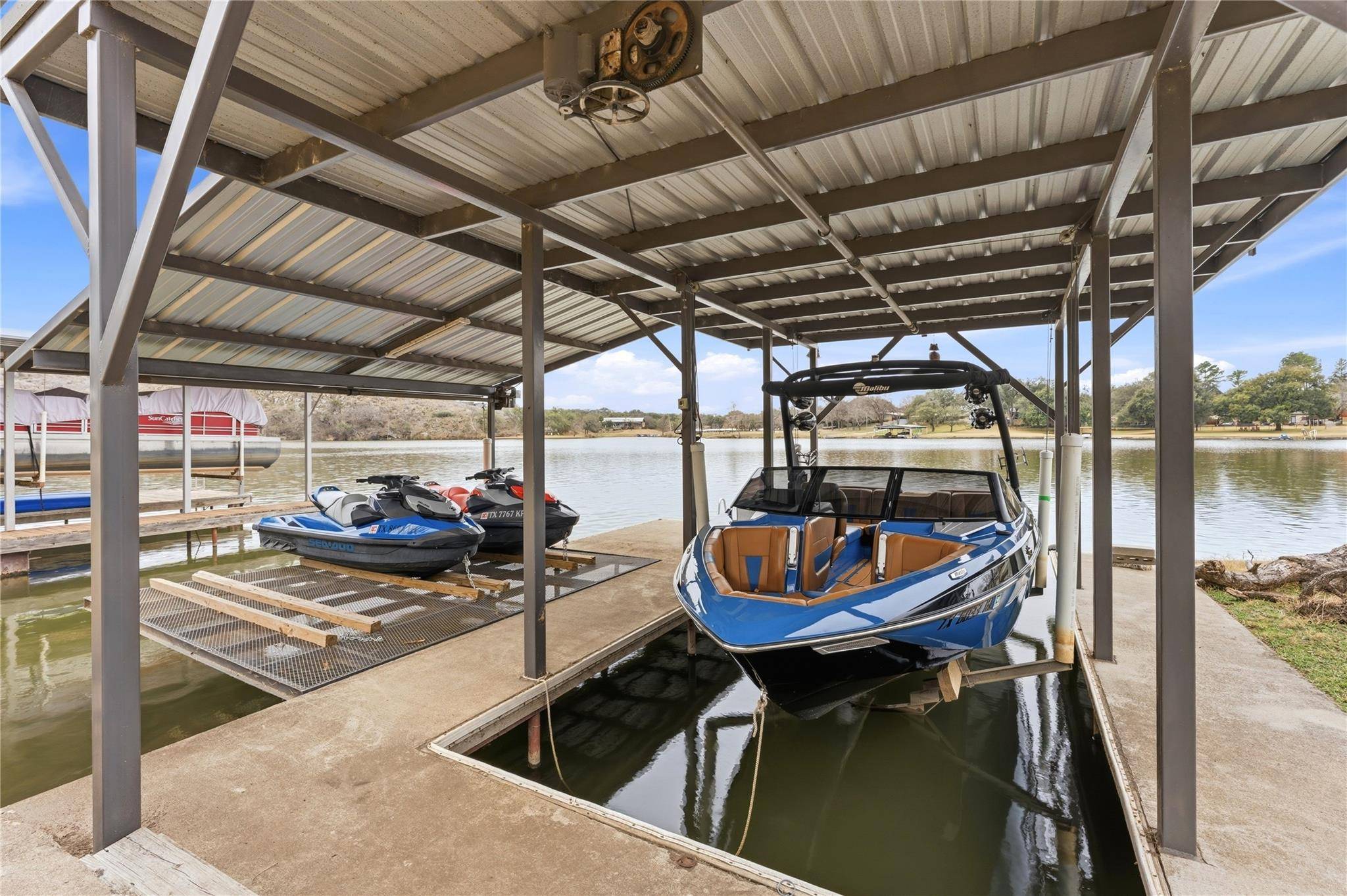 833 Sandy Mountain DR, Llano, TX 78643