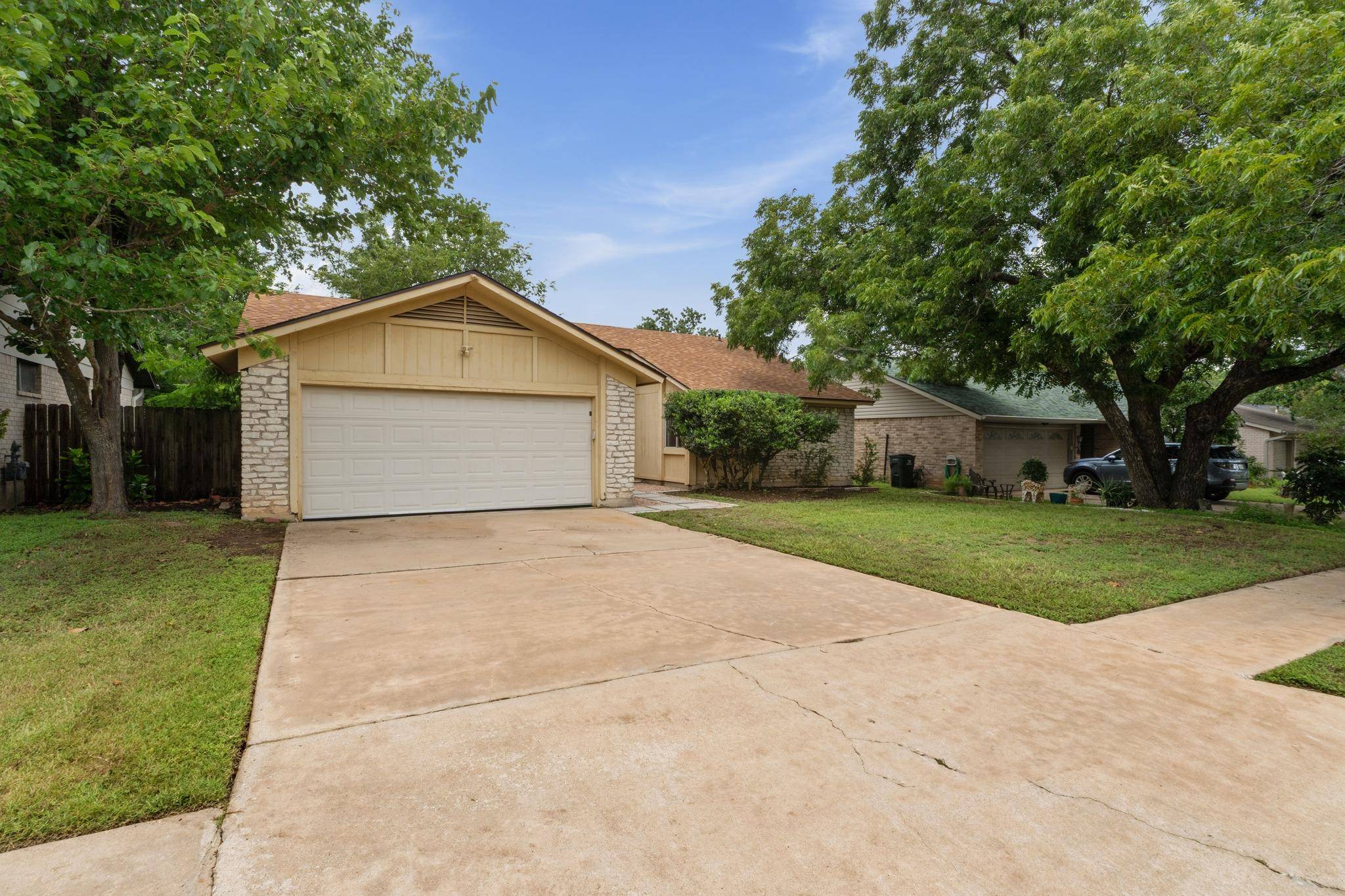 10218 Missel Thrush DR, Austin, TX 78750