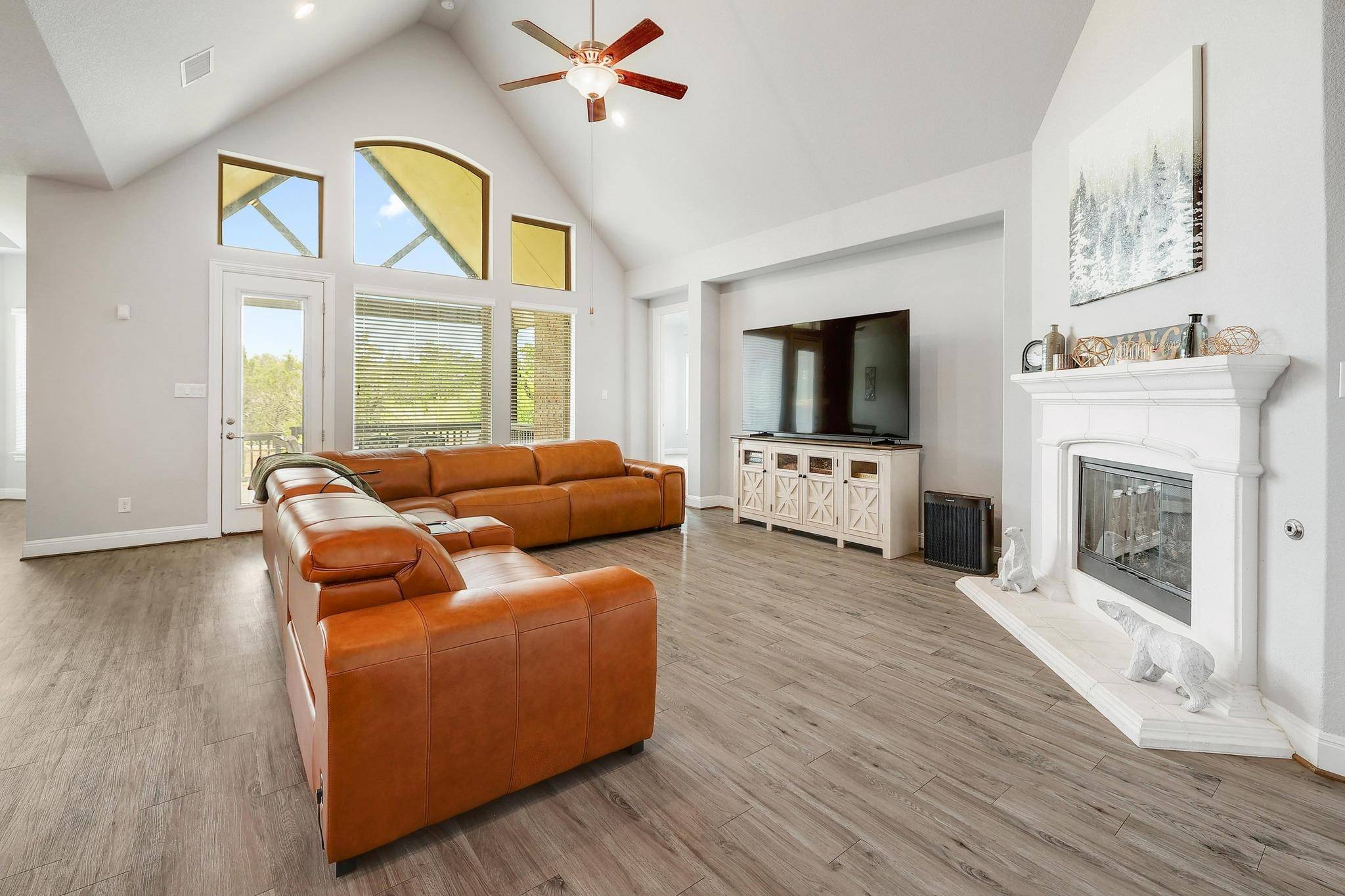 812 Anahuac DR, Leander, TX 78641