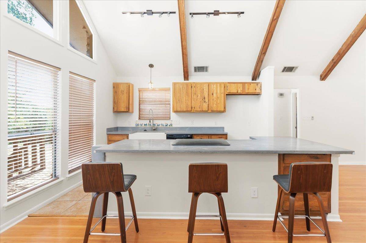 2500 Rolling Oaks, San Marcos, TX 78666