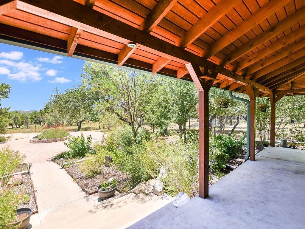 254 MIDDLETON RD, Spicewood, TX 78669