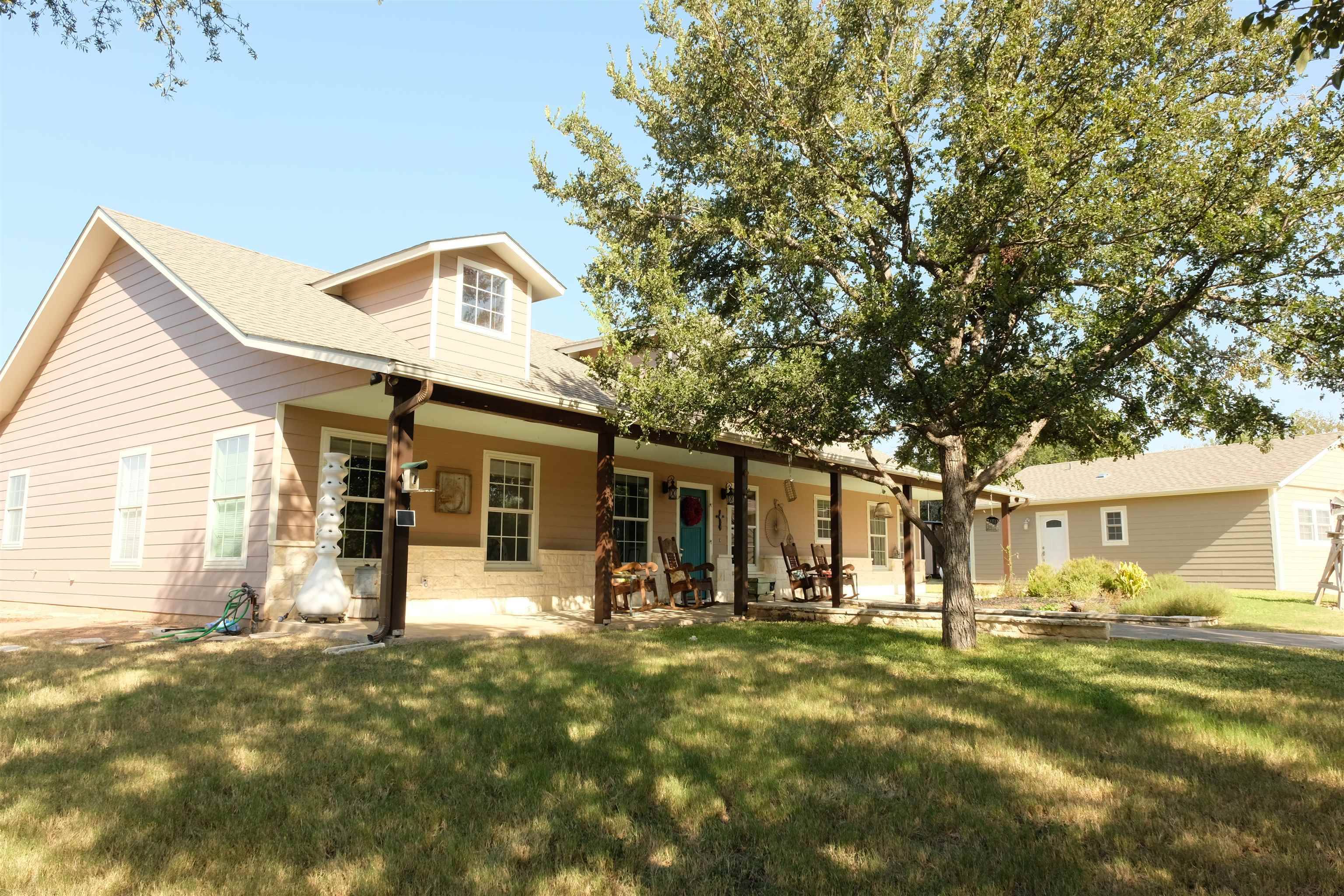 281 Link Dr, Kingsland, TX 78639