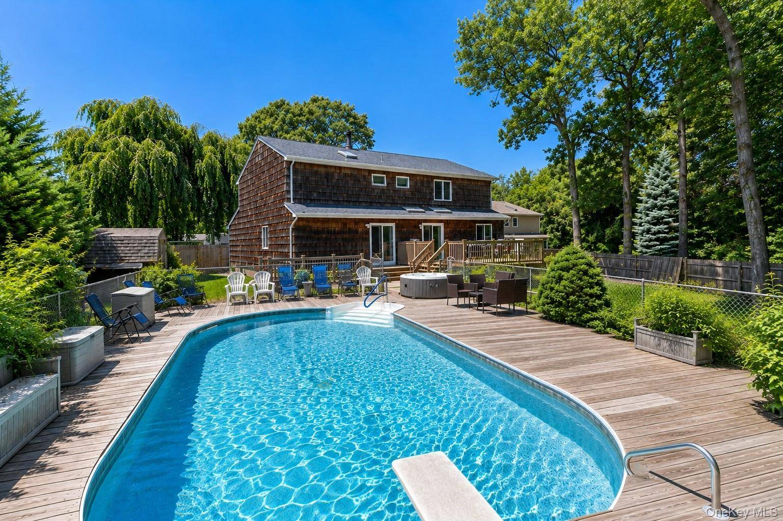 5 Leon CT, Centereach, NY 11720