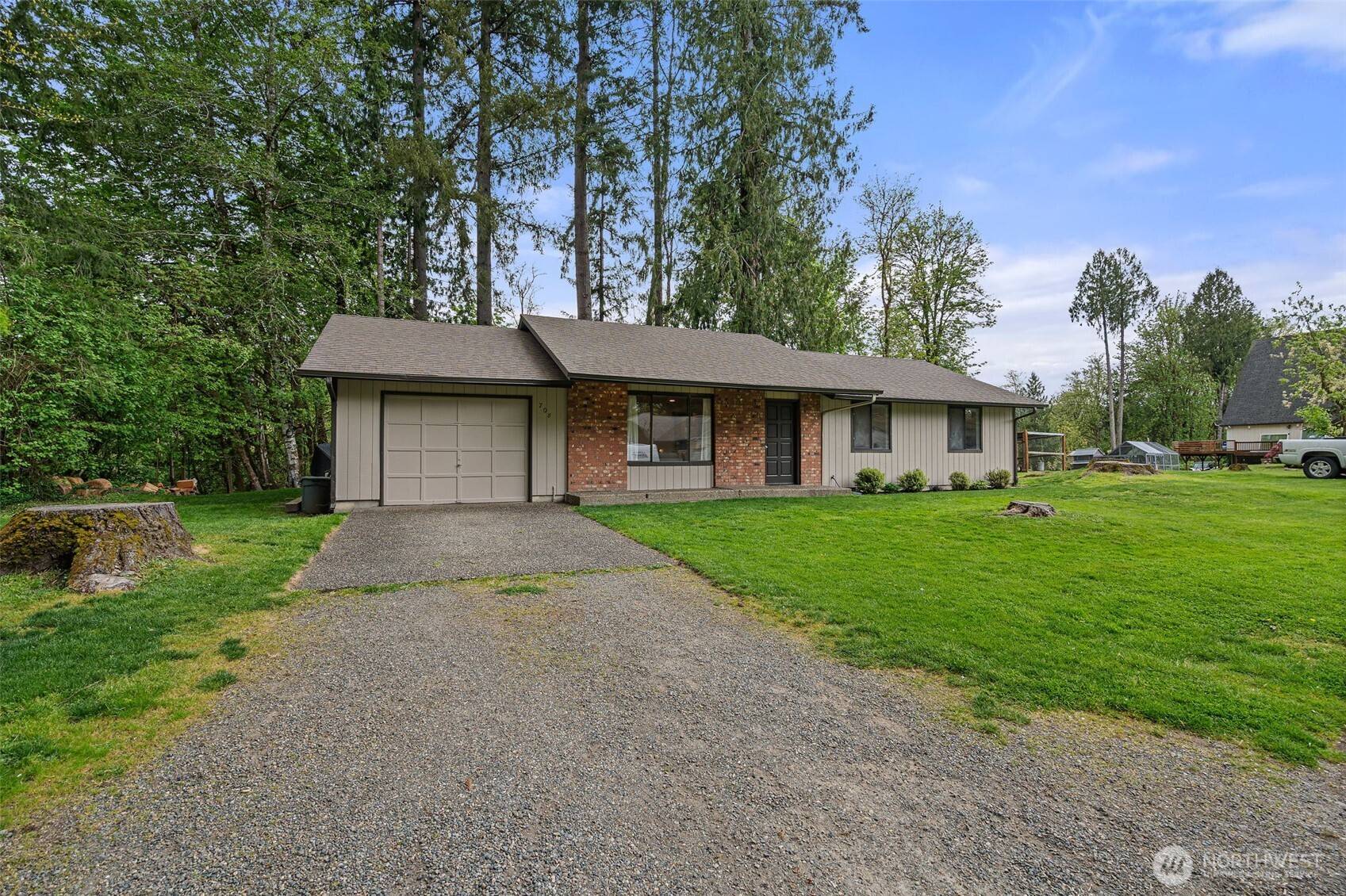 708 NE Eaton CT, Castle Rock, WA 98611