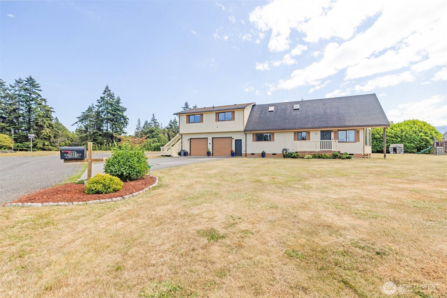 22 Agnew Pkwy, Port Angeles, WA 98362