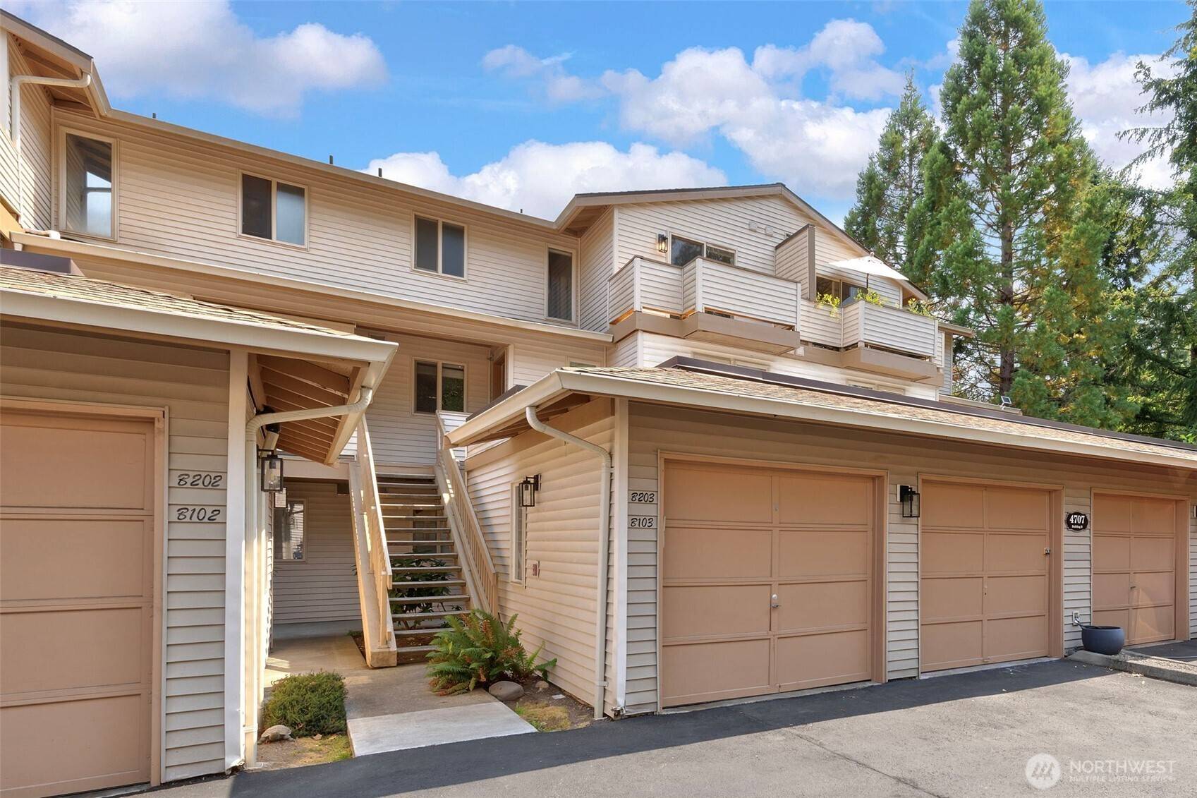 4707 NW Walgren DR #B-203, Silverdale, WA 98383