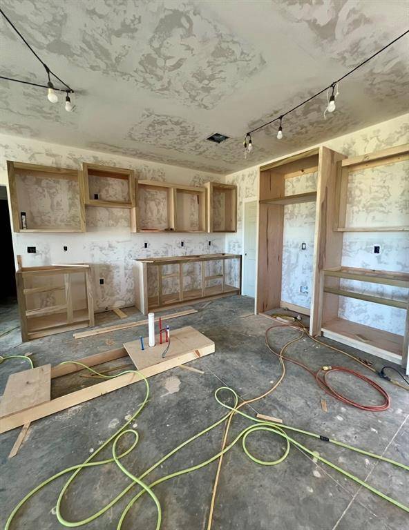 4600 Red Bird RD, Shawnee, OK 74804