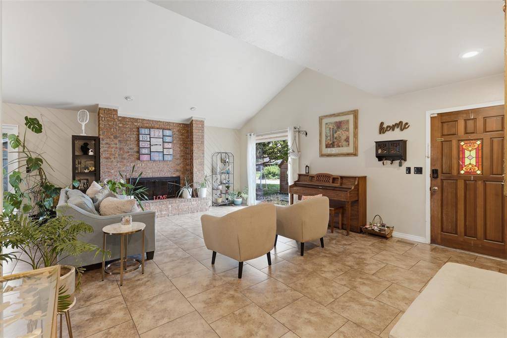 2713 Haystack LN, Enid, OK 73703