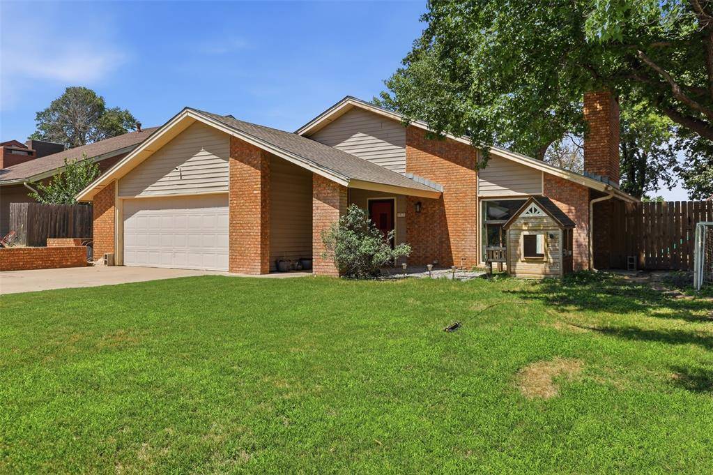 2713 Haystack LN, Enid, OK 73703