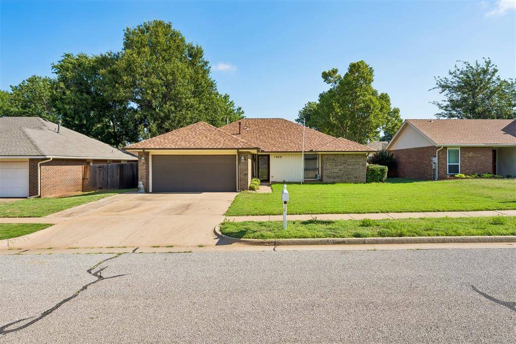 1909 Fountain VW, Edmond, OK 73013
