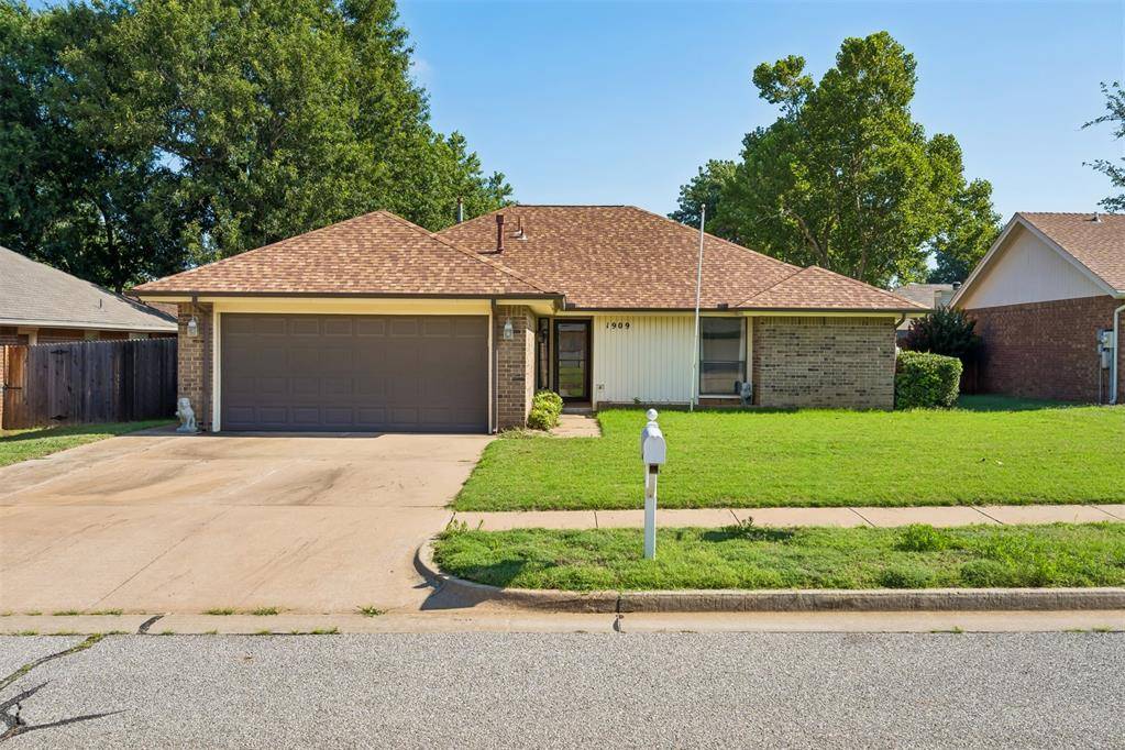 1909 Fountain VW, Edmond, OK 73013
