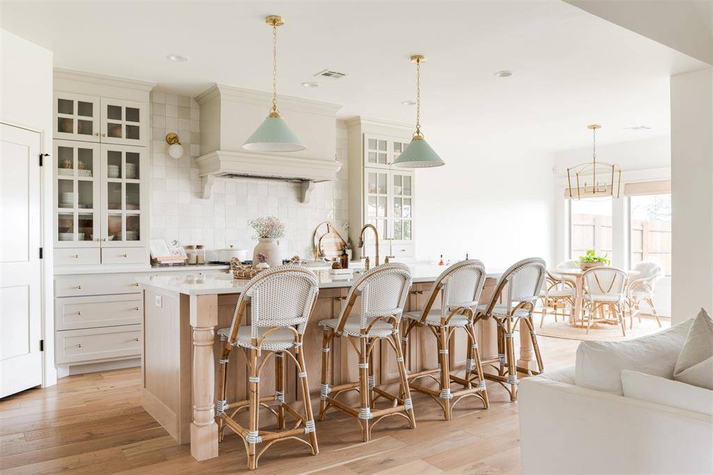 3832 Stone Hill LN, Edmond, OK 73034