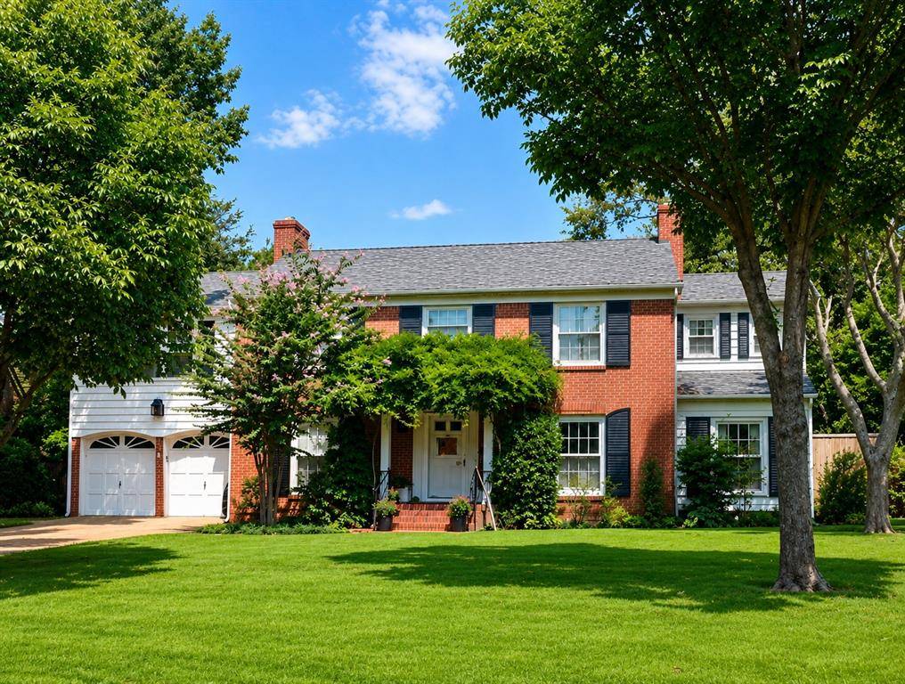 1907 Huntington AVE, Nichols Hills, OK 73116