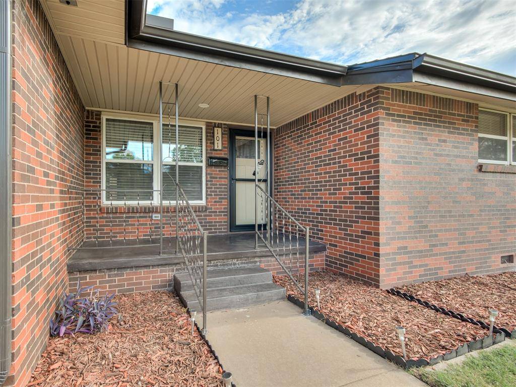 101 NE 5th ST, Moore, OK 73160