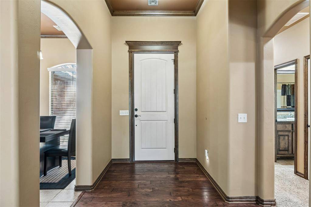 523 Woods WAY, Moore, OK 73160