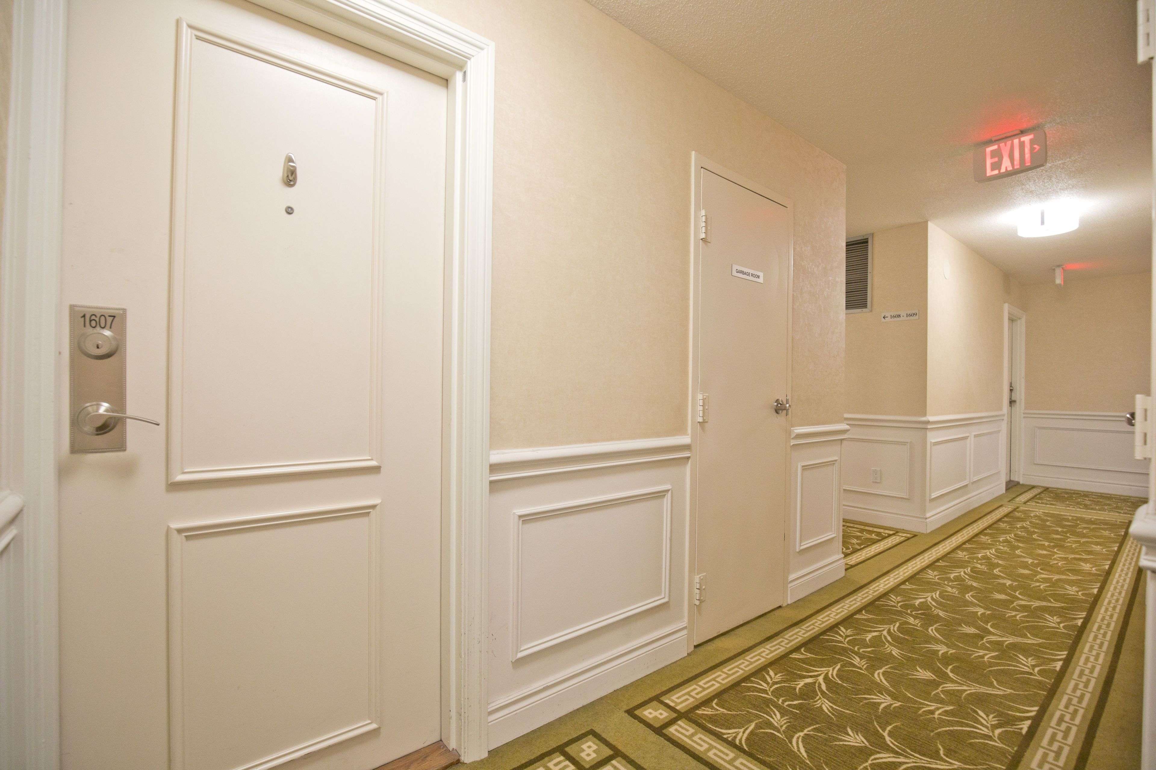 1535 Lakeshore RD E #1607, Mississauga, ON L5E 3E2
