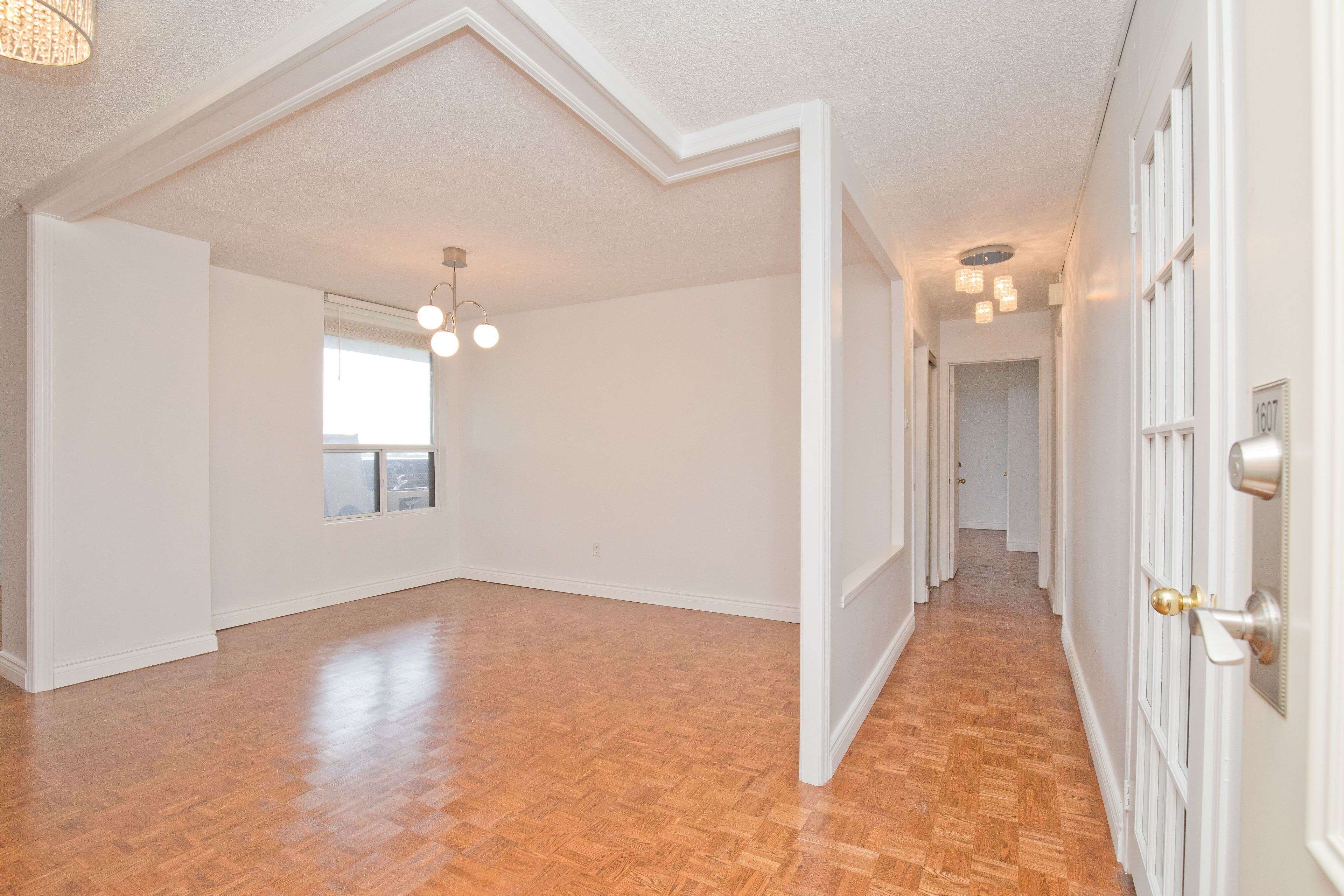 1535 Lakeshore RD E #1607, Mississauga, ON L5E 3E2
