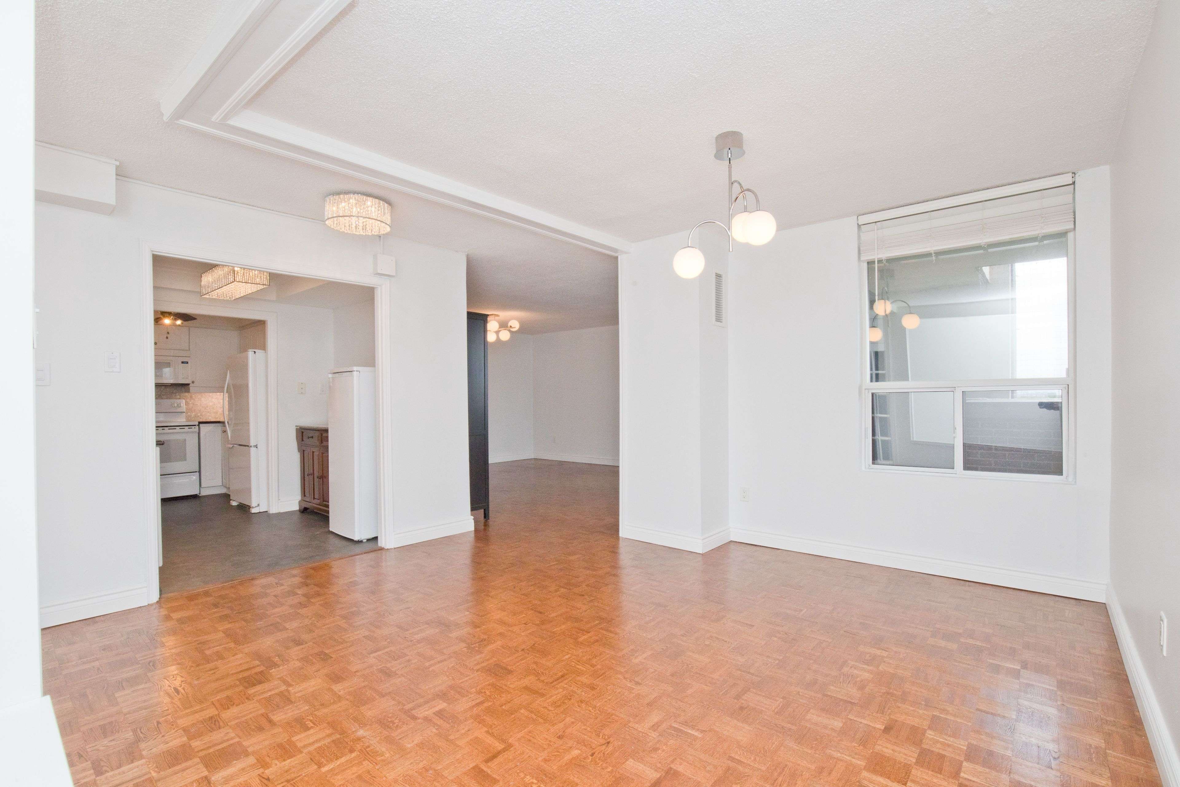 1535 Lakeshore RD E #1607, Mississauga, ON L5E 3E2