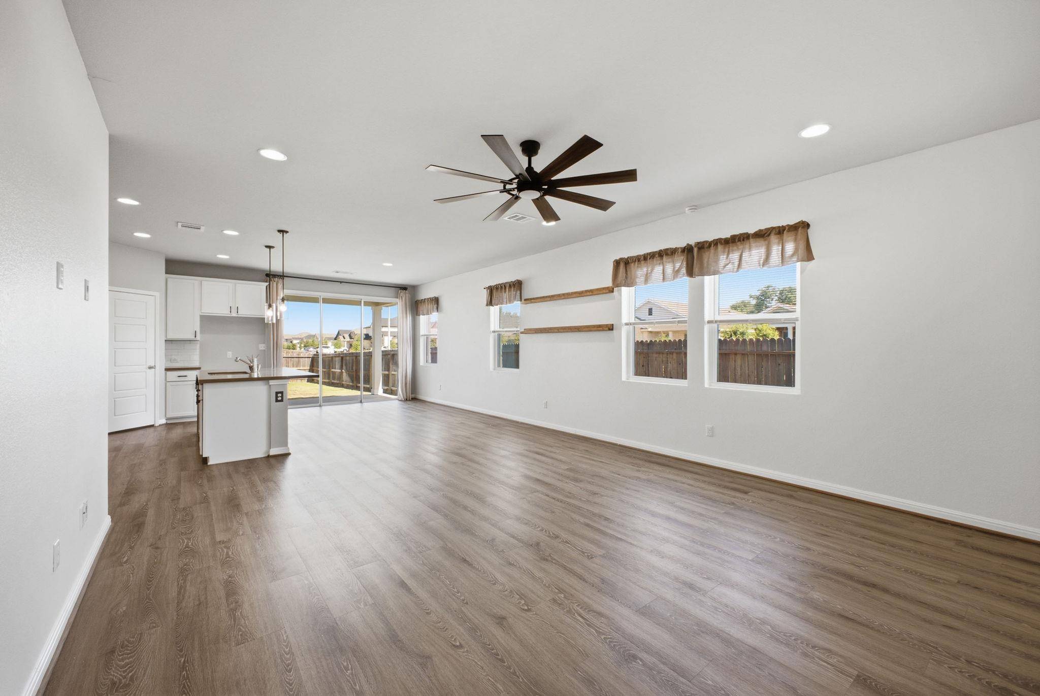 104 Ladolia LN, San Marcos, TX 78666