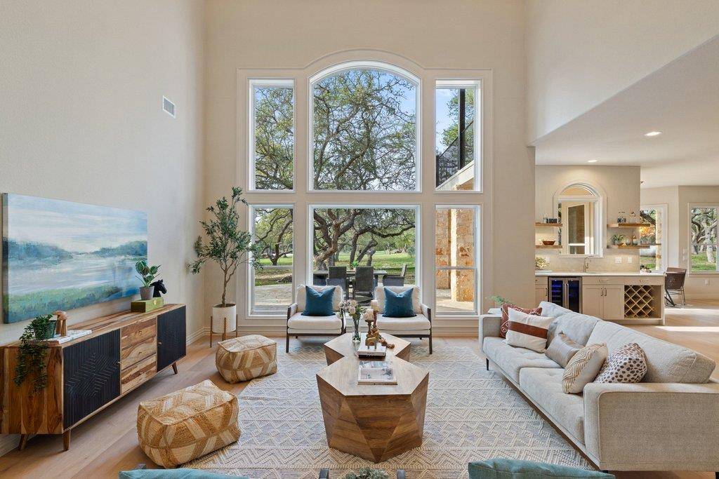 999 Enchanted Oaks DR, Driftwood, TX 78619