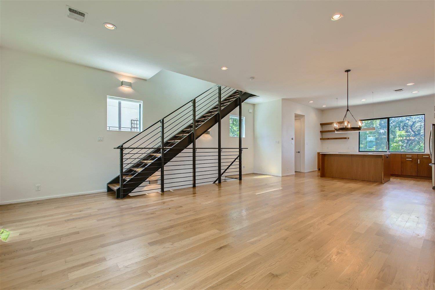 707 Cardinal LN #L2, Austin, TX 78704