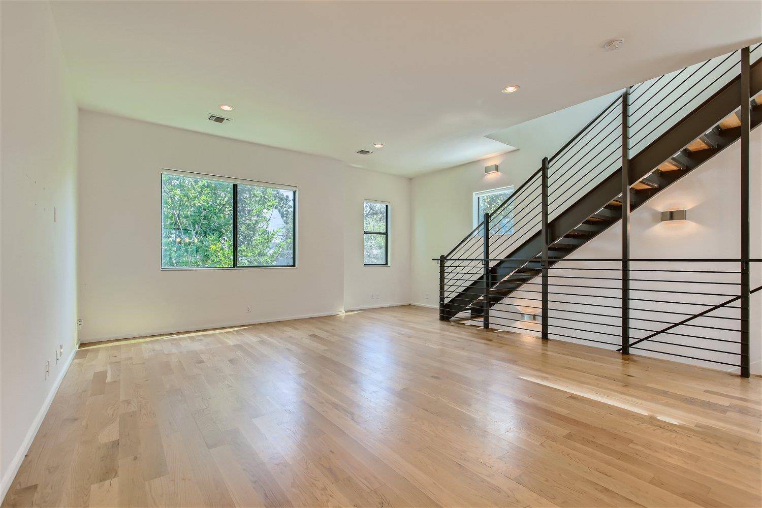 707 Cardinal LN #L2, Austin, TX 78704