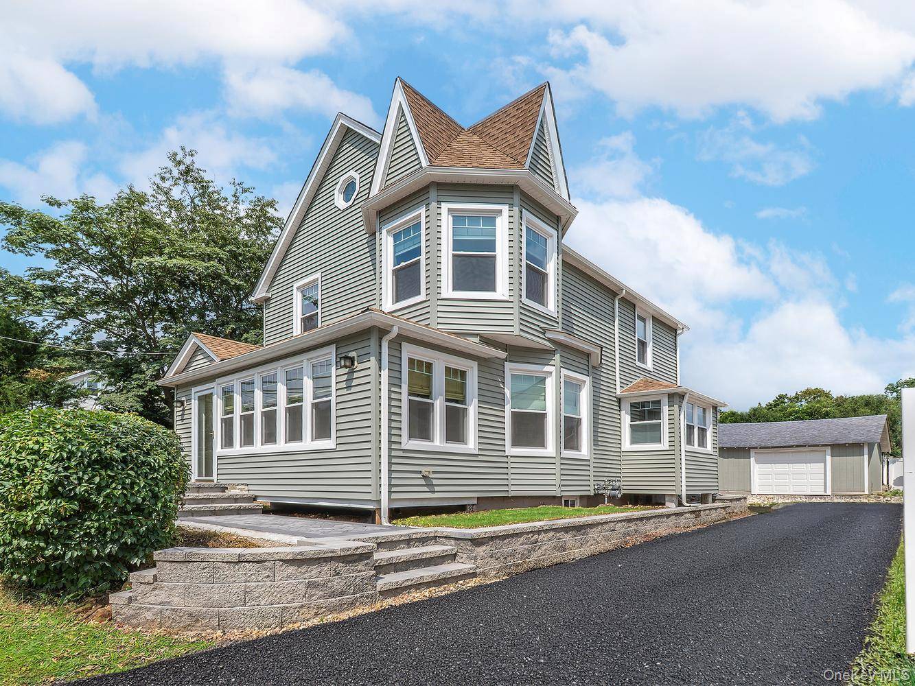 3 Ellison ST, Bayville, NY 11709